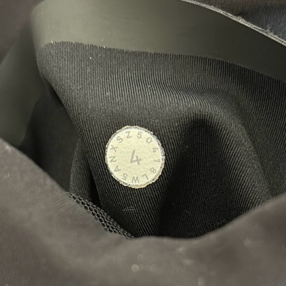 Lululemon In Movement 7/8 Tight Everlux , sz 4 - Picture 10 of 10